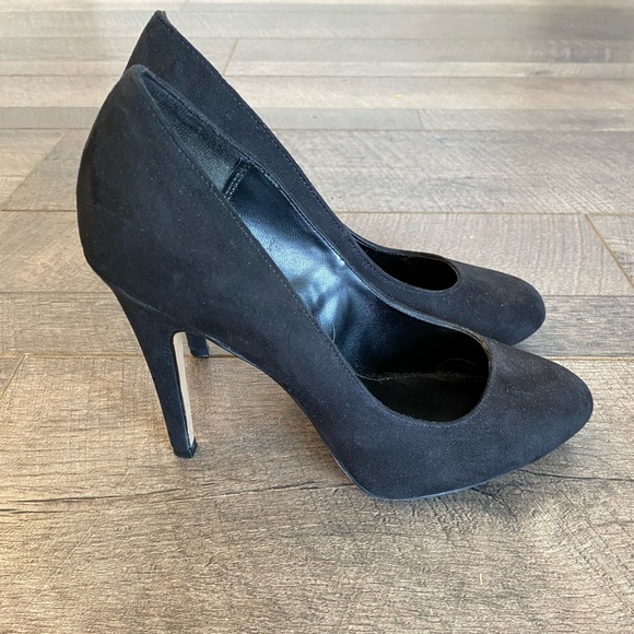 EUC Rock & Republic Rounded Toe High Heel - Picture 2 of 6